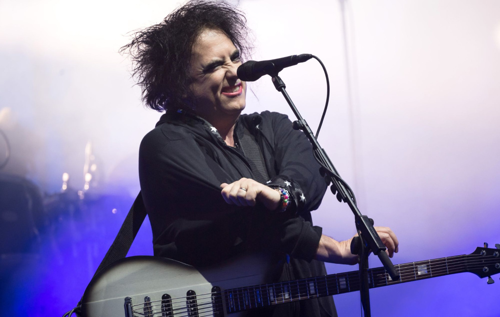 Cure-Robert-Smith.jpg