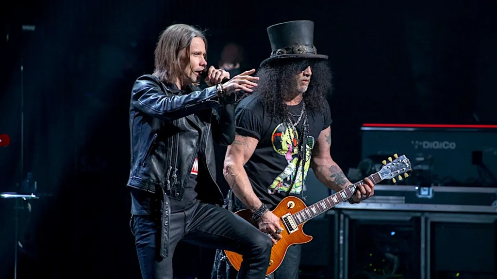 Slash-Featuring-Myles-Kennedy-and-The-Conspirators.jpg